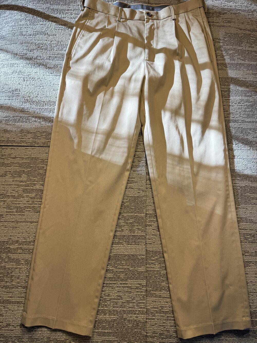 Haggar Premium No Iron Khaki Pants Mens 34x32 Beige Pleated Stretch Straight Leg
